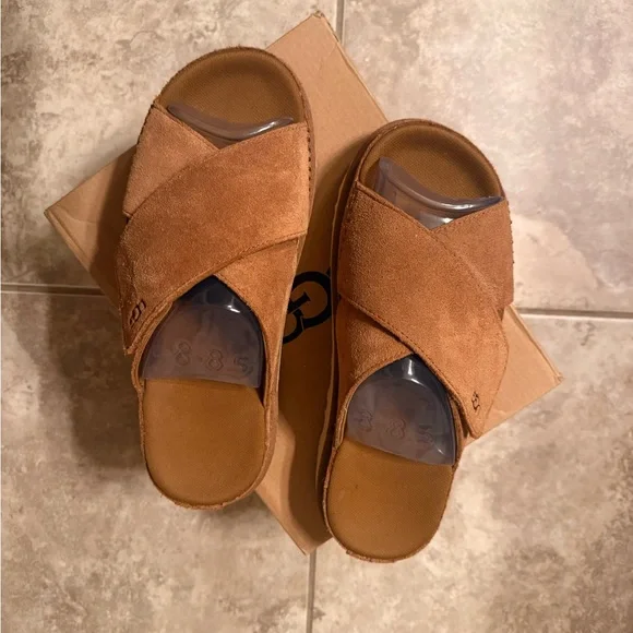 UGG Brown Goldenstar Platform Sandals - Picture 4 of 10